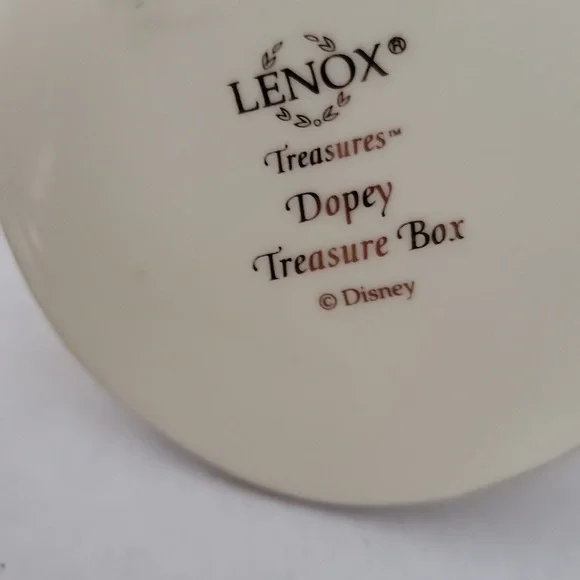 Disney Treasures Box - Picture 8 of 8